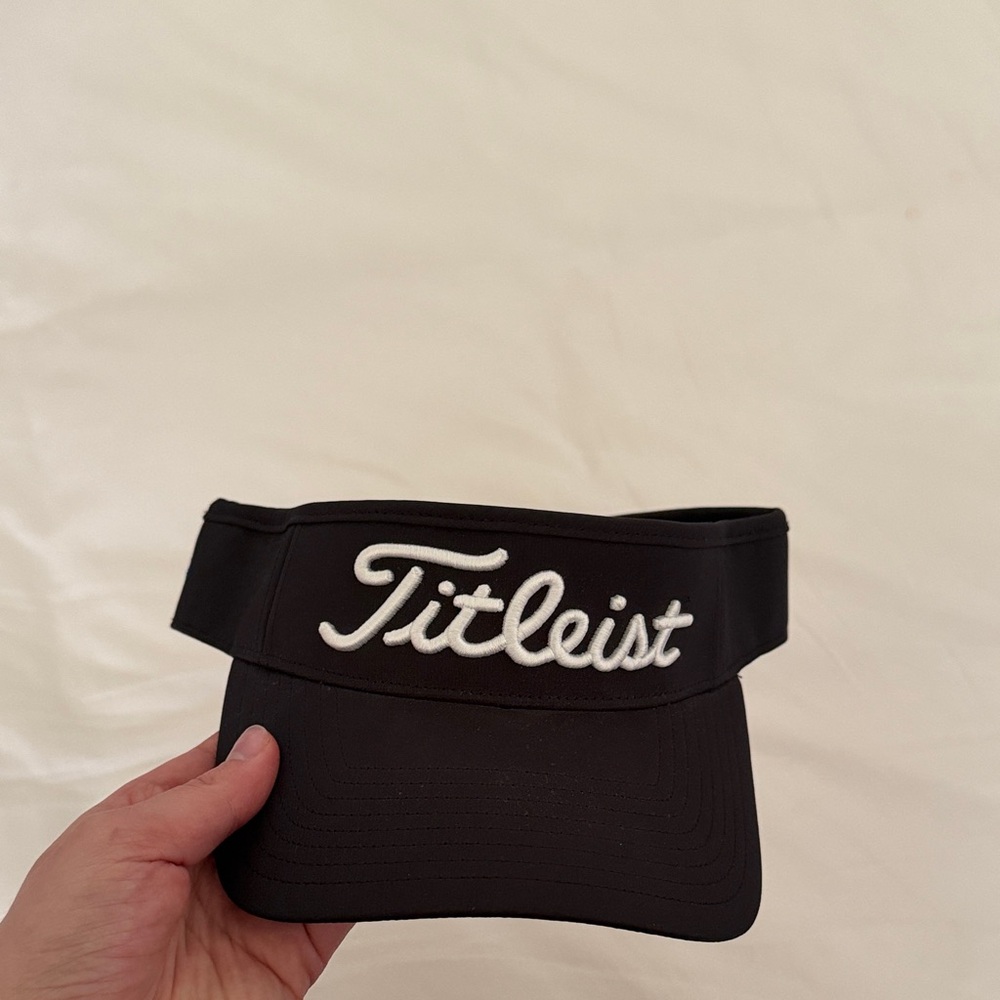 Titlesist Michelob Ultra Visor 
Brand new